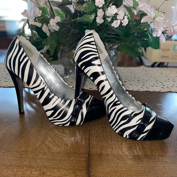 Pierre Dumas Women’s Shoes Heels Pumps - Picture 3 of 7